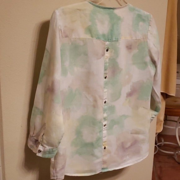 Top - Picture 2 of 2